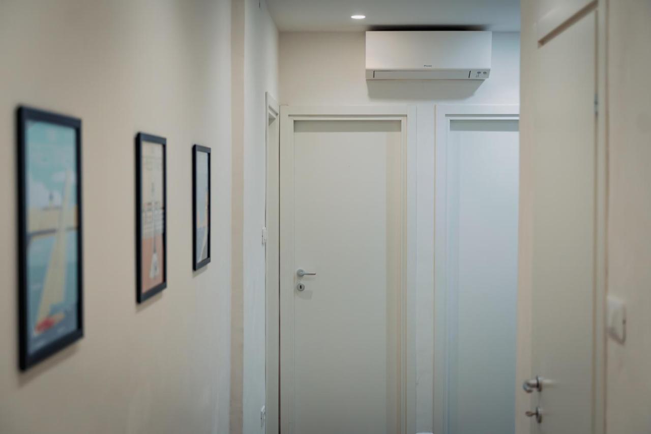 トリエステCentro Storico Moderno Trilocale Con Balconeアパートメント エクステリア 写真