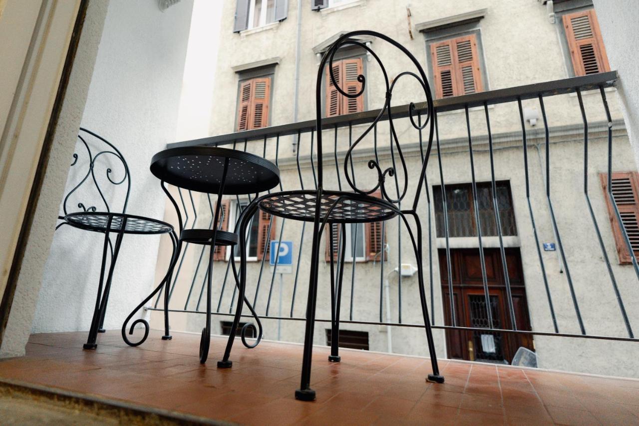 トリエステCentro Storico Moderno Trilocale Con Balconeアパートメント エクステリア 写真